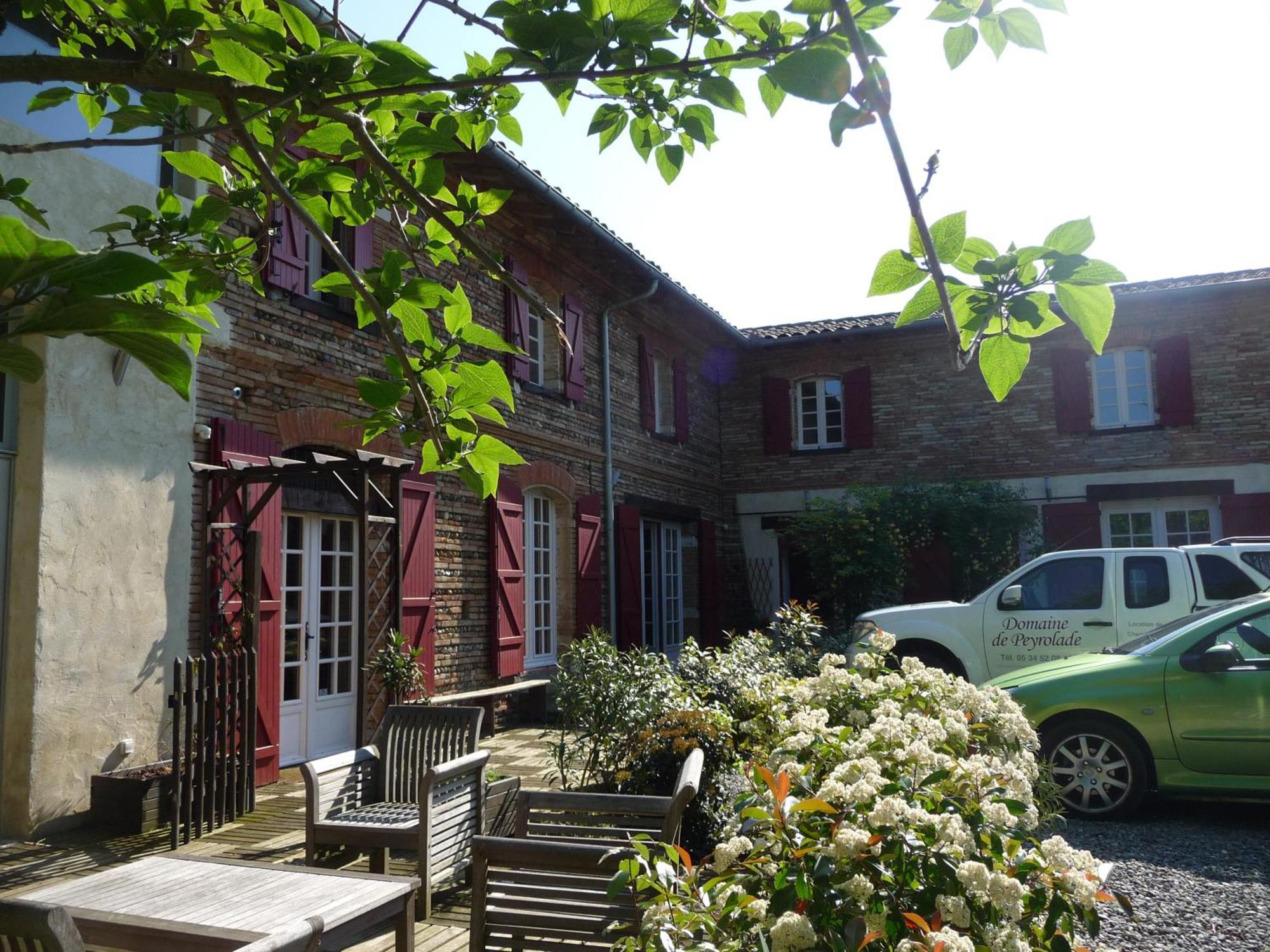 לינה וארוחת בוקר Daux Logis Domaine De Peyrolade מראה חיצוני תמונה
