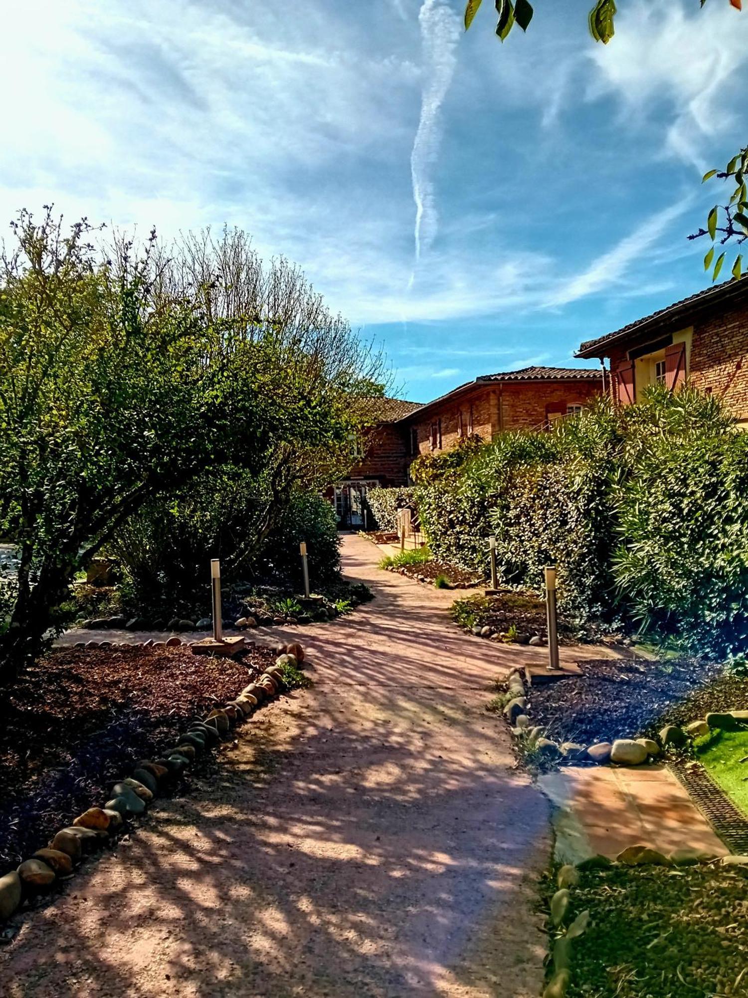 לינה וארוחת בוקר Daux Logis Domaine De Peyrolade מראה חיצוני תמונה