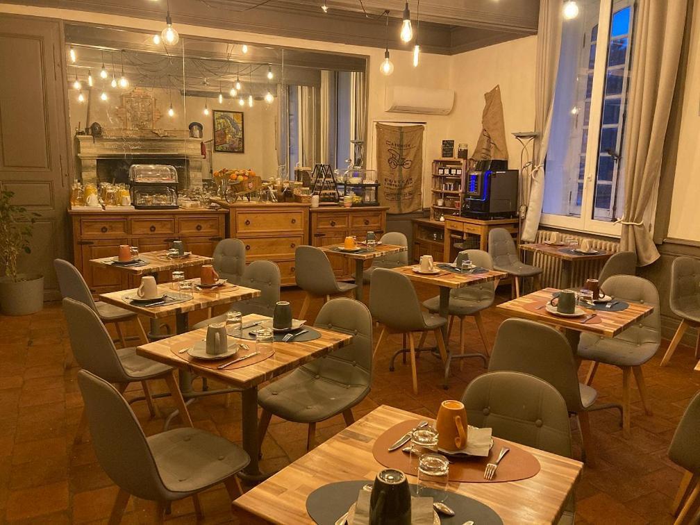 לינה וארוחת בוקר Daux Logis Domaine De Peyrolade מראה חיצוני תמונה