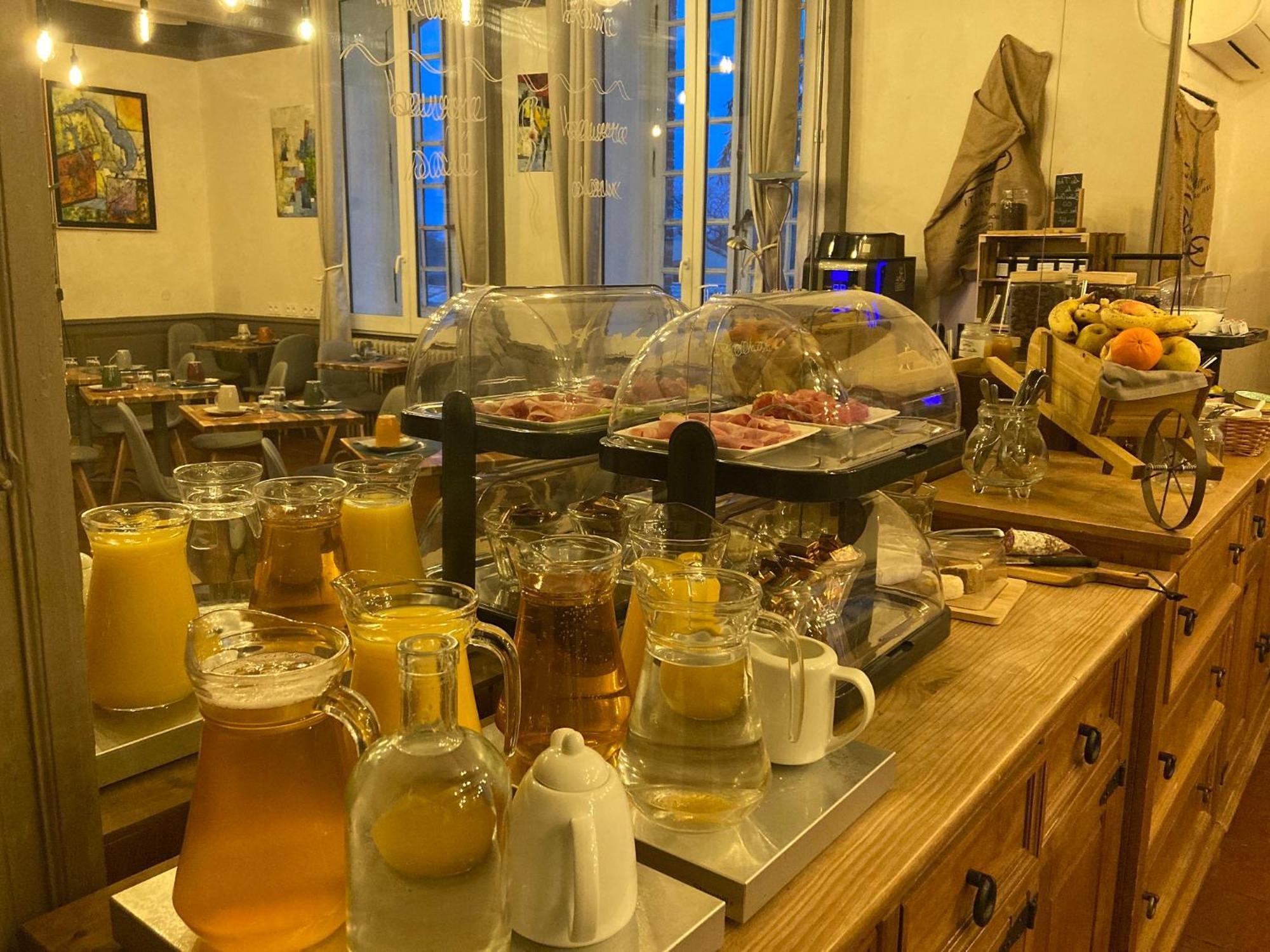 לינה וארוחת בוקר Daux Logis Domaine De Peyrolade מראה חיצוני תמונה
