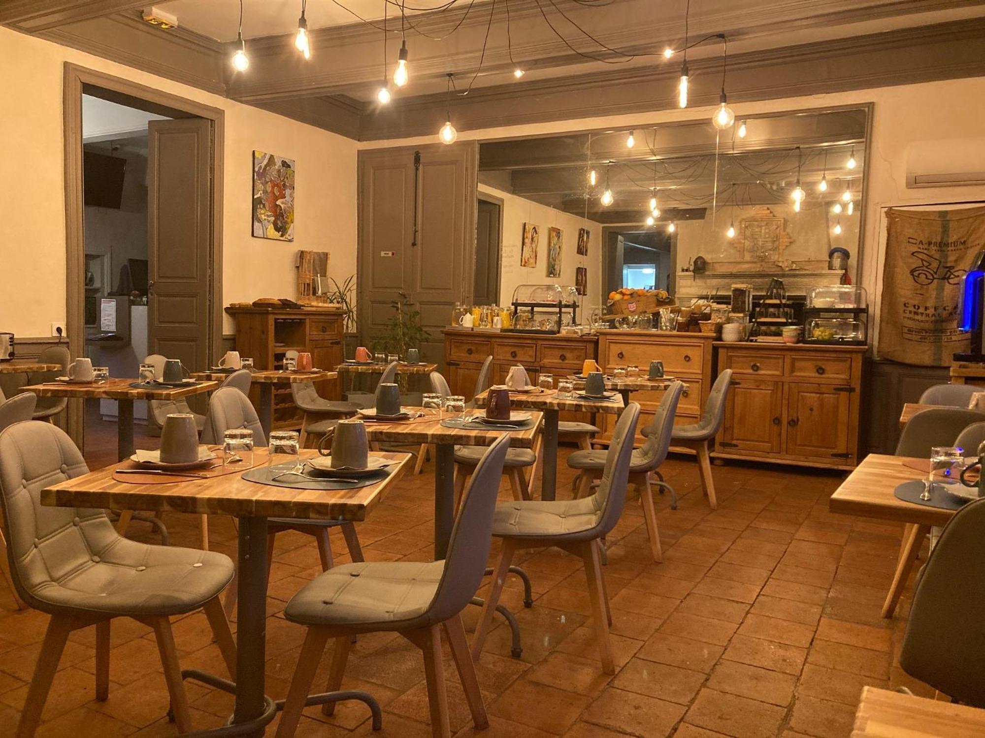 לינה וארוחת בוקר Daux Logis Domaine De Peyrolade מראה חיצוני תמונה